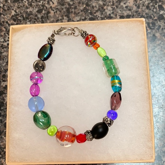 Handmade small bracelet w/ colorful beads - Picture 1 of 4